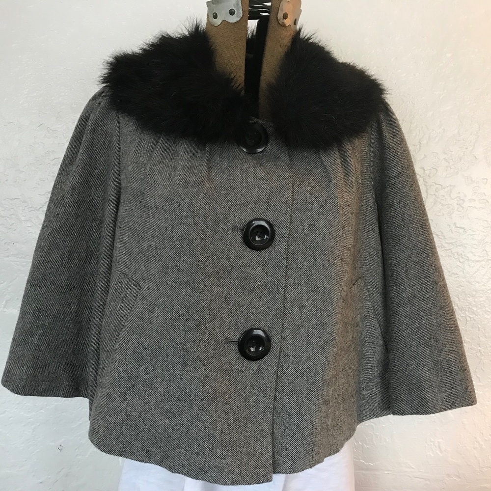 Wool swing jacket with removable fur collar